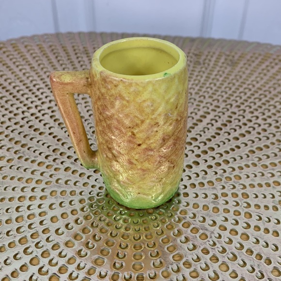 Vintage 2.75” pineapple cup with handle. Toothpick holder, for matches ceramic - Picture 3 of 5
